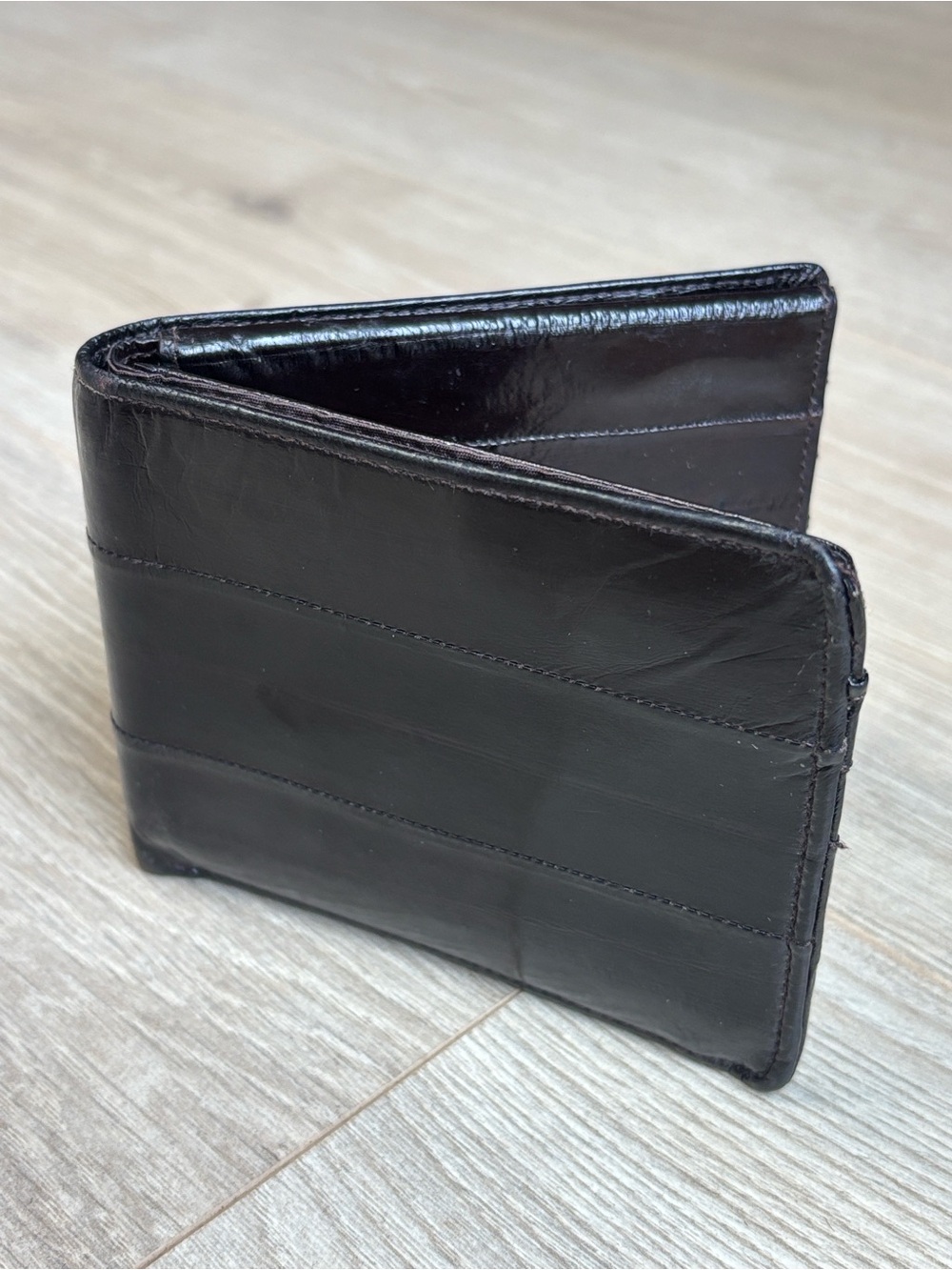 Vintage Men's Dark Brown Eel Leather Bi-Fold Wallet